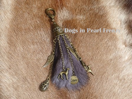 Taschenanhänger Anhänger Windhund Saluki Greyhound Galgo Kaninchenfell bronze