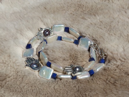 Armband Süßwasserperlen Hamsa Hand Lapislazuli